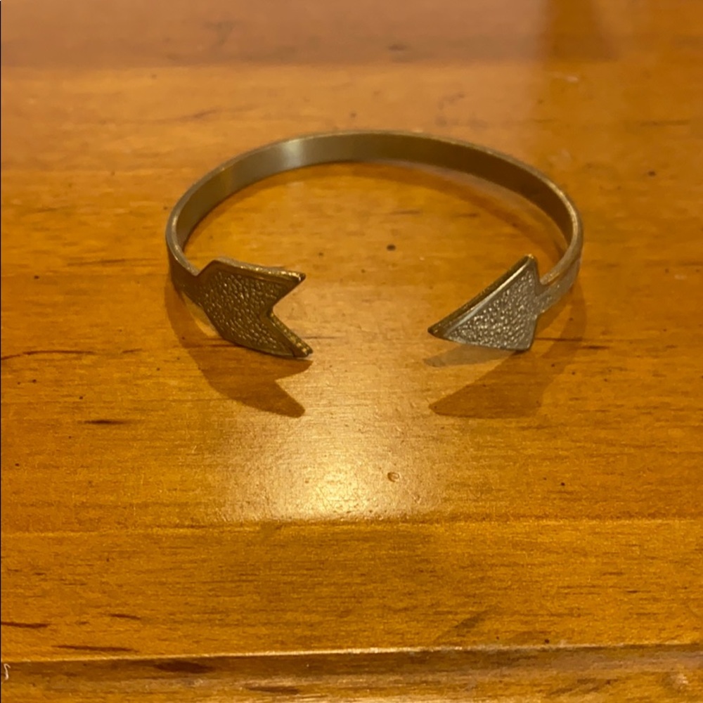 ✨3/$30 Adjustable bronze arrow cuff bracelet